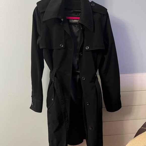 Black trench coat - Picture 2 of 4